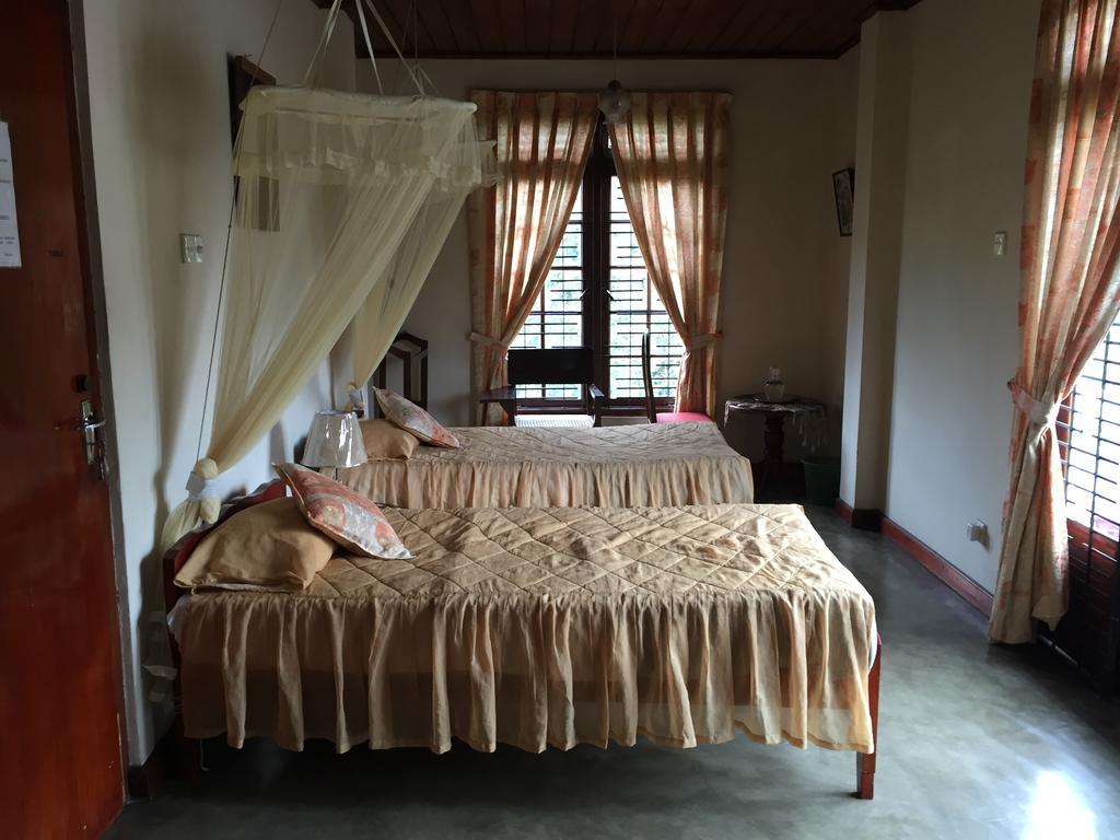 Lake Bungalow Hotel Kandy Quarto foto